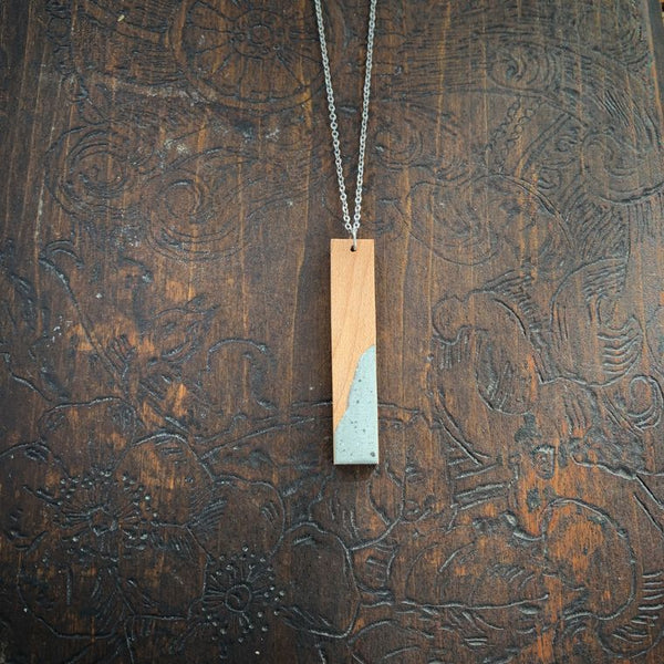 SIMPLE AND STRAIGHT MAPLE PENDANT NECKLACE – CONCRETE COLLECTION